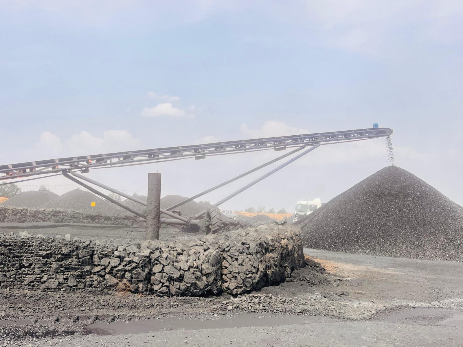 Stacker conveyors building the product stockpile